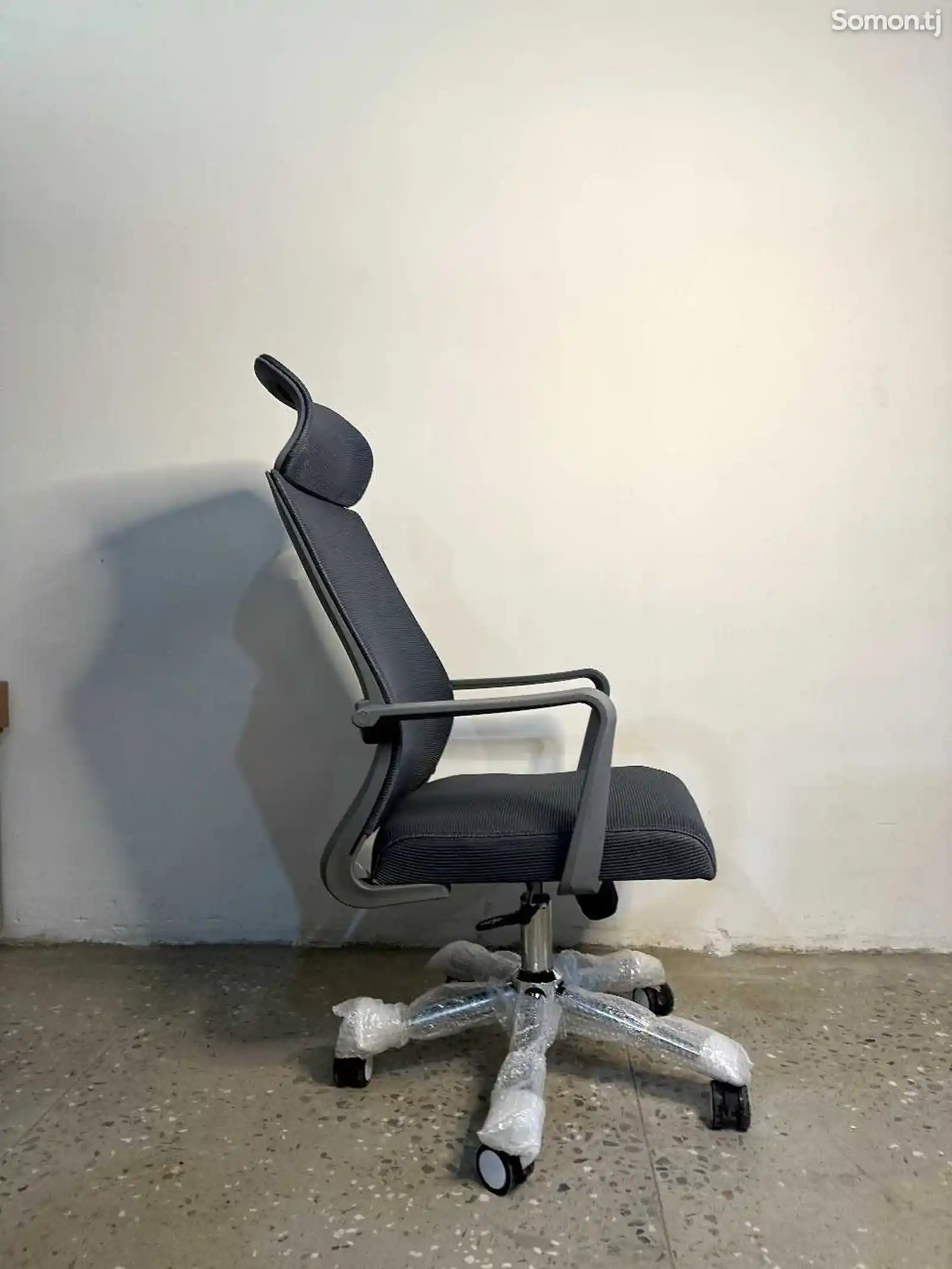 Кресло офисное Silver Black and White-5