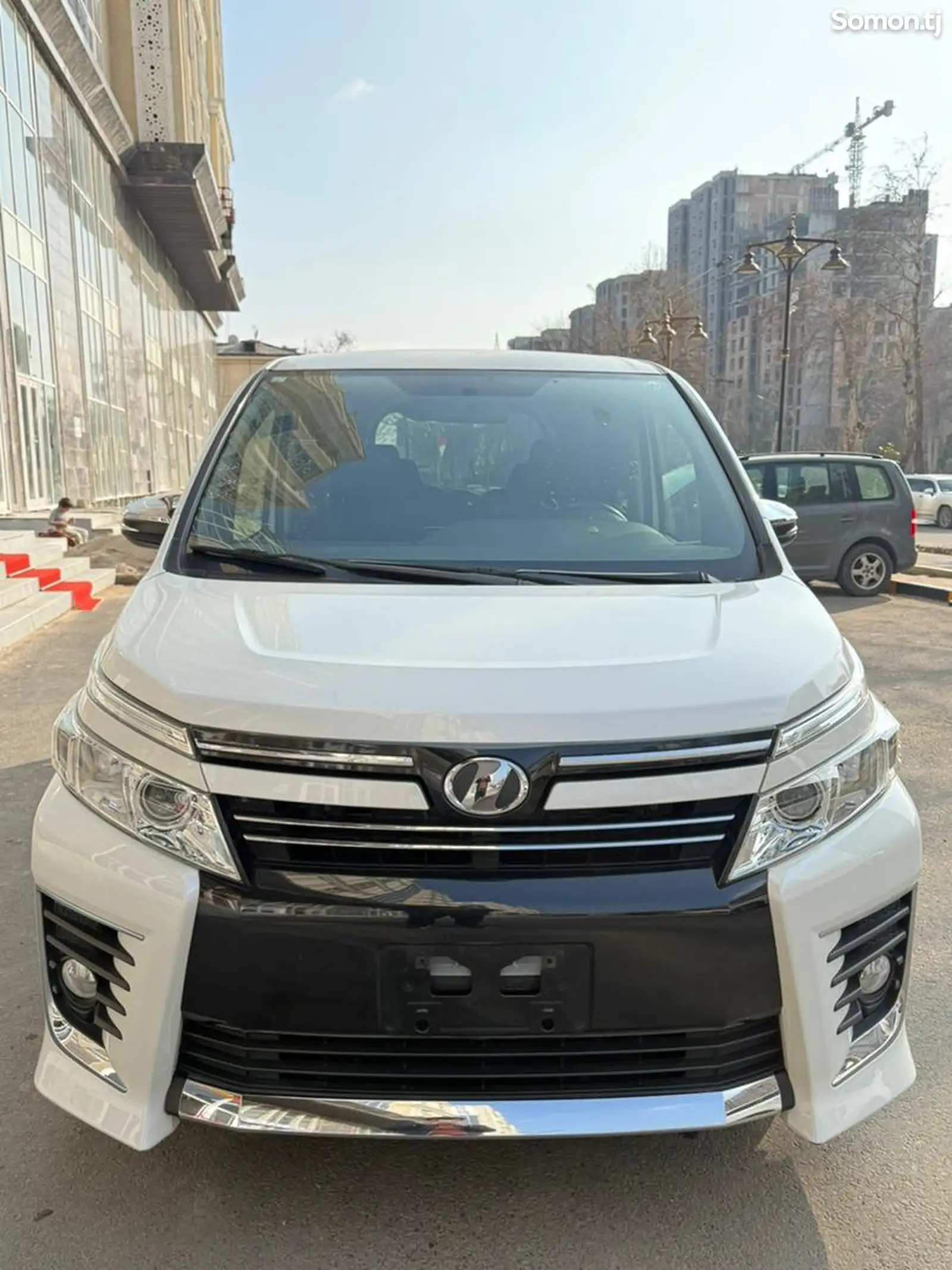 Toyota Voxy, 2015-1