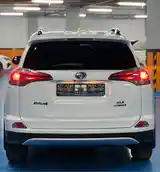 Toyota RAV 4, 2018-7