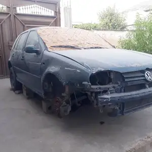 Volkswagen Golf, 2001