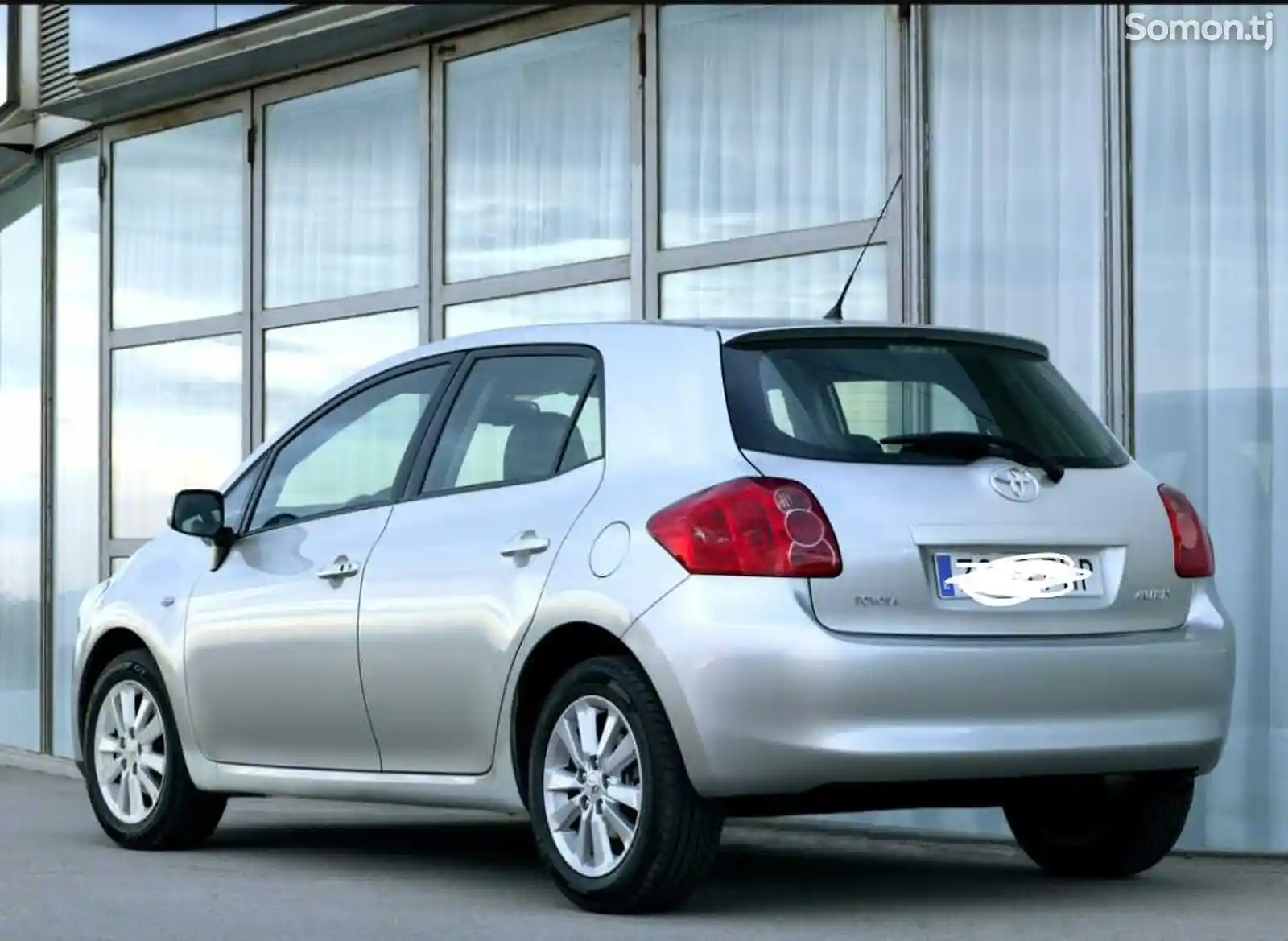 стекло от Toyota auris-2