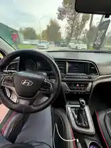 Hyundai Elantra, 2017-10