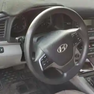 Hyundai Elantra, 2017