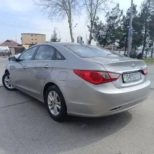 Hyundai Sonata, 2011