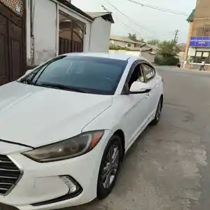 Hyundai Elantra, 2017