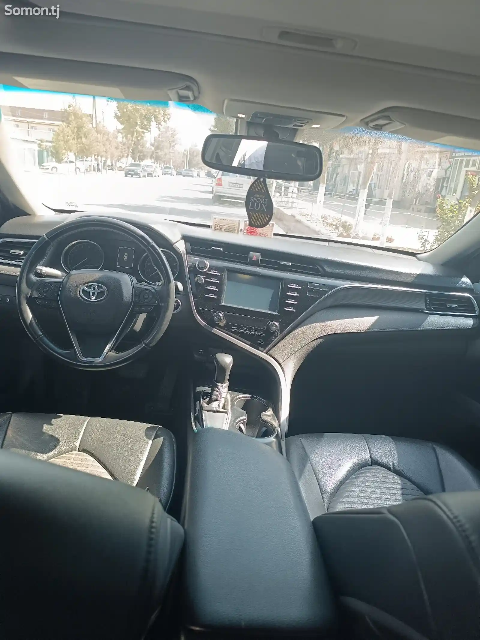 Toyota Camry, 2018-1