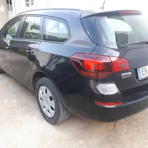 Opel Astra J, 2011