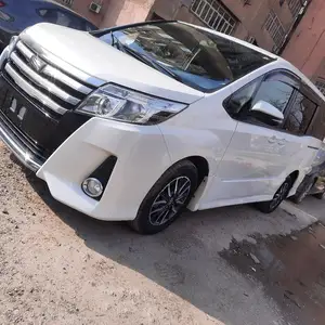 Toyota Noah, 2014