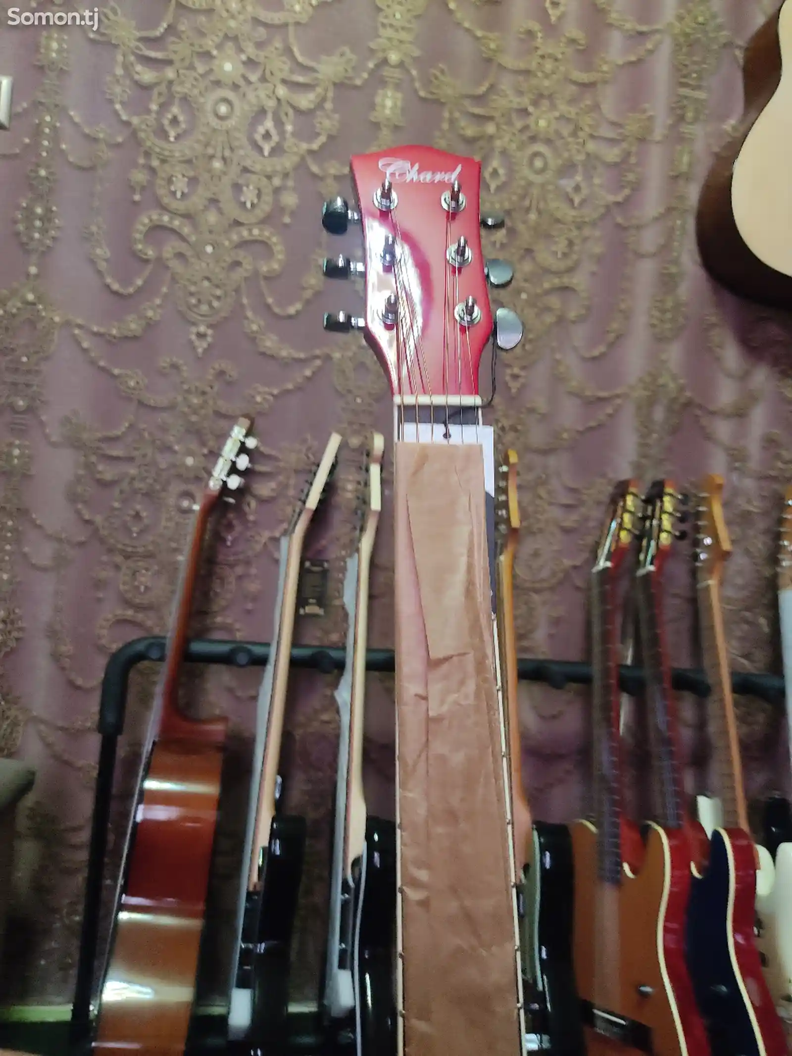 Акустическая гитара с чехлом-5