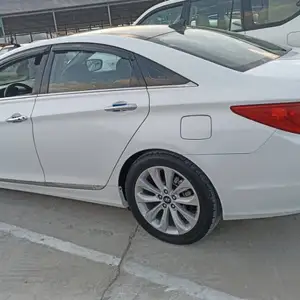 Hyundai Sonata, 2012