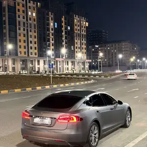 Tesla Model S, 2016