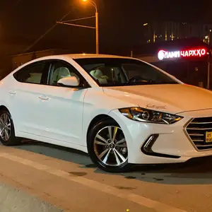 Hyundai Elantra, 2017