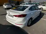 Hyundai Elantra, 2017-4