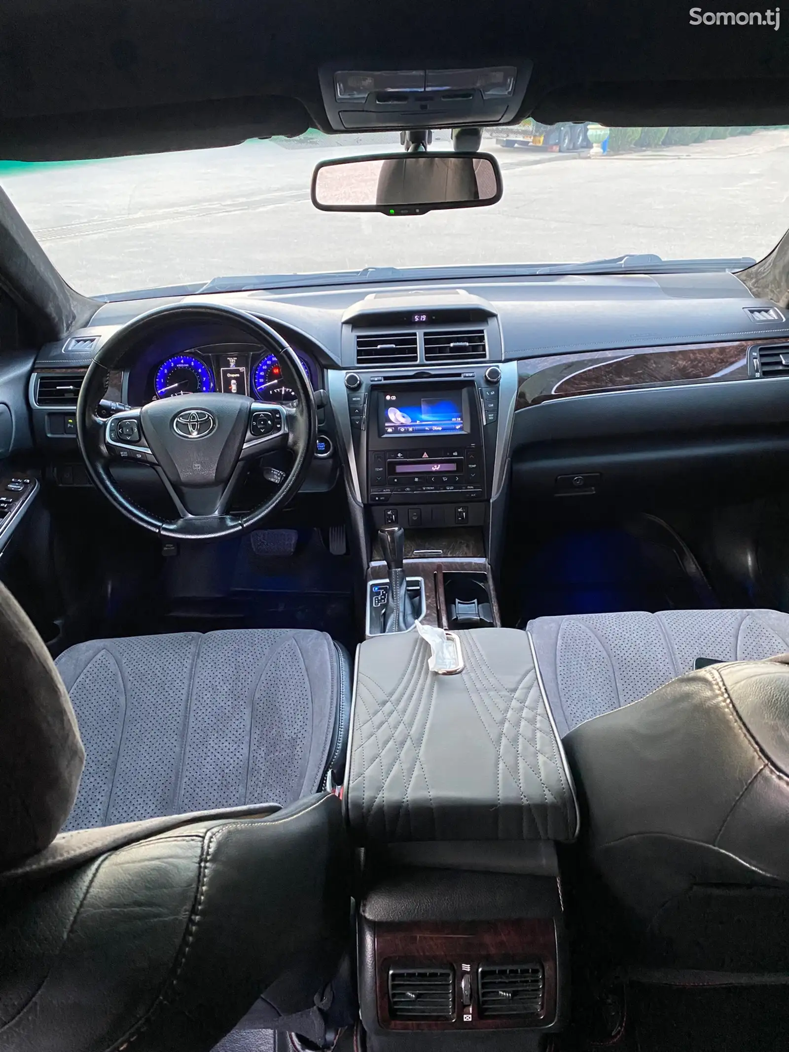 Toyota Camry, 2017-10