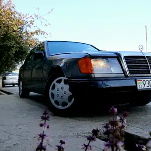 Mercedes-Benz W124, 1989