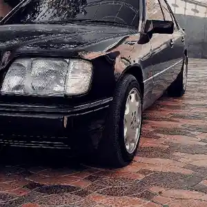 Mercedes-Benz W124, 1994