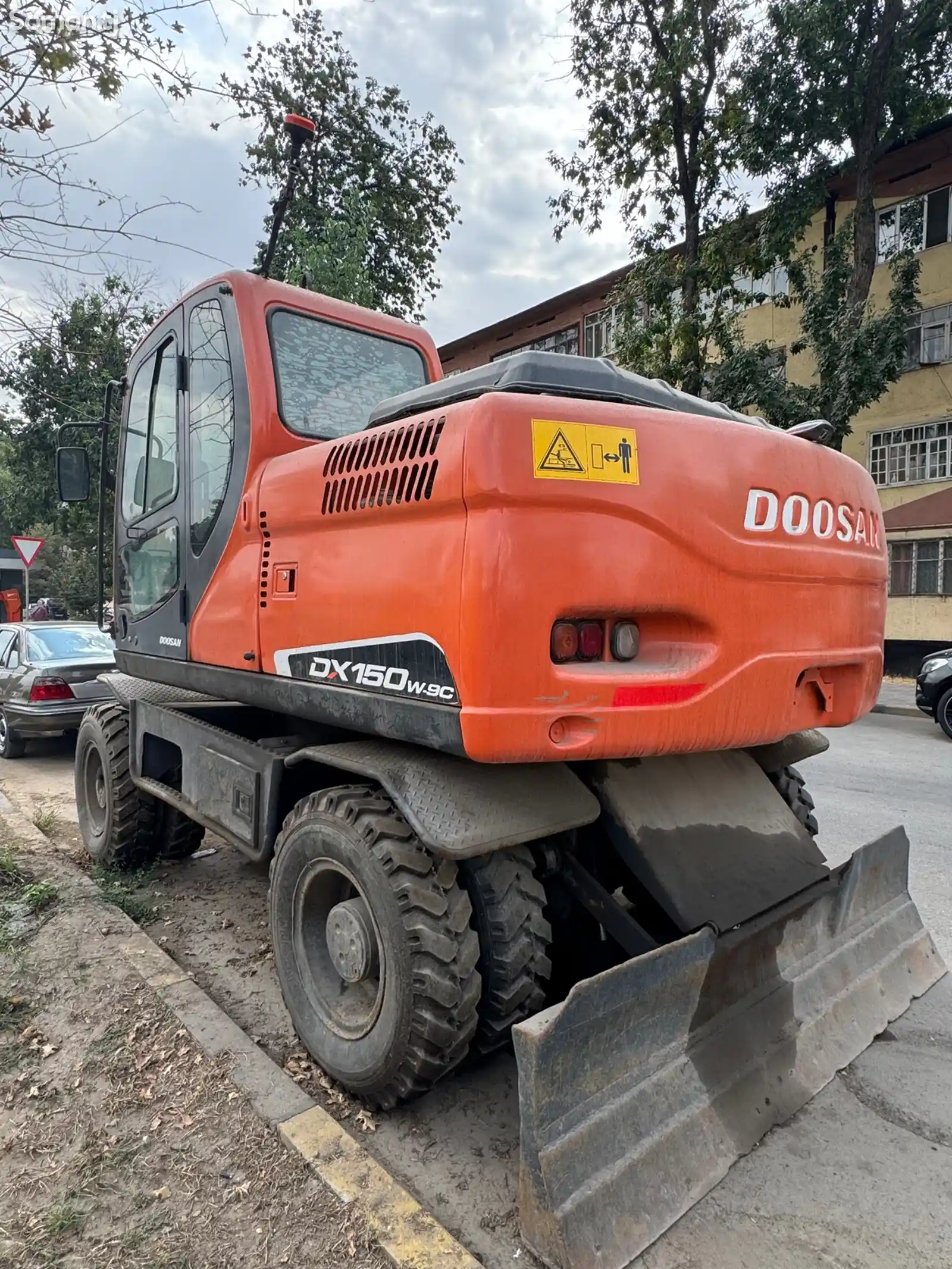 Экскаватор Doosan DX140W-6