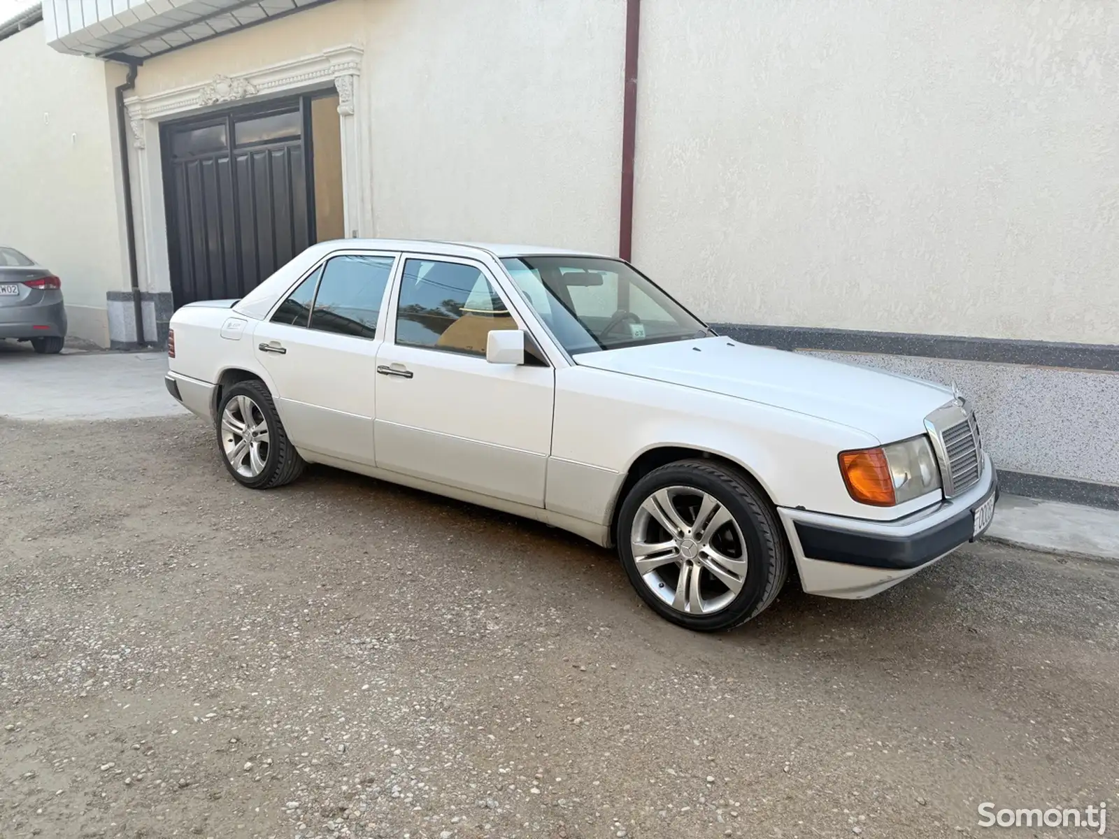 Mercedes-Benz W124, 1990-1