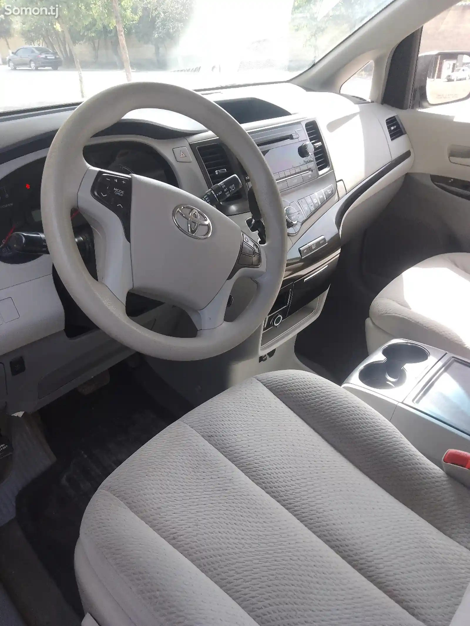 Toyota Sienna, 2015-7