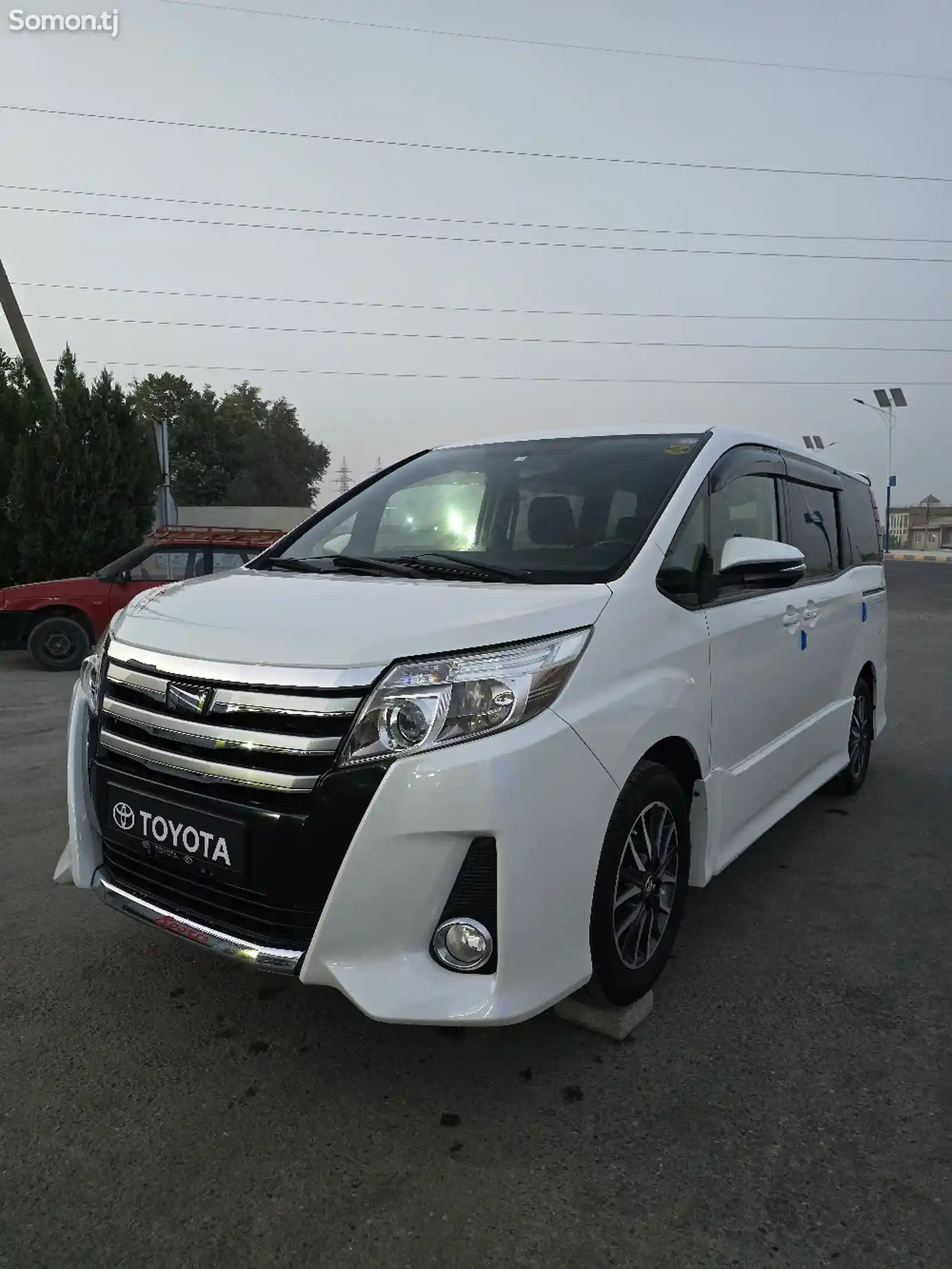 Toyota Voxy, 2014-2