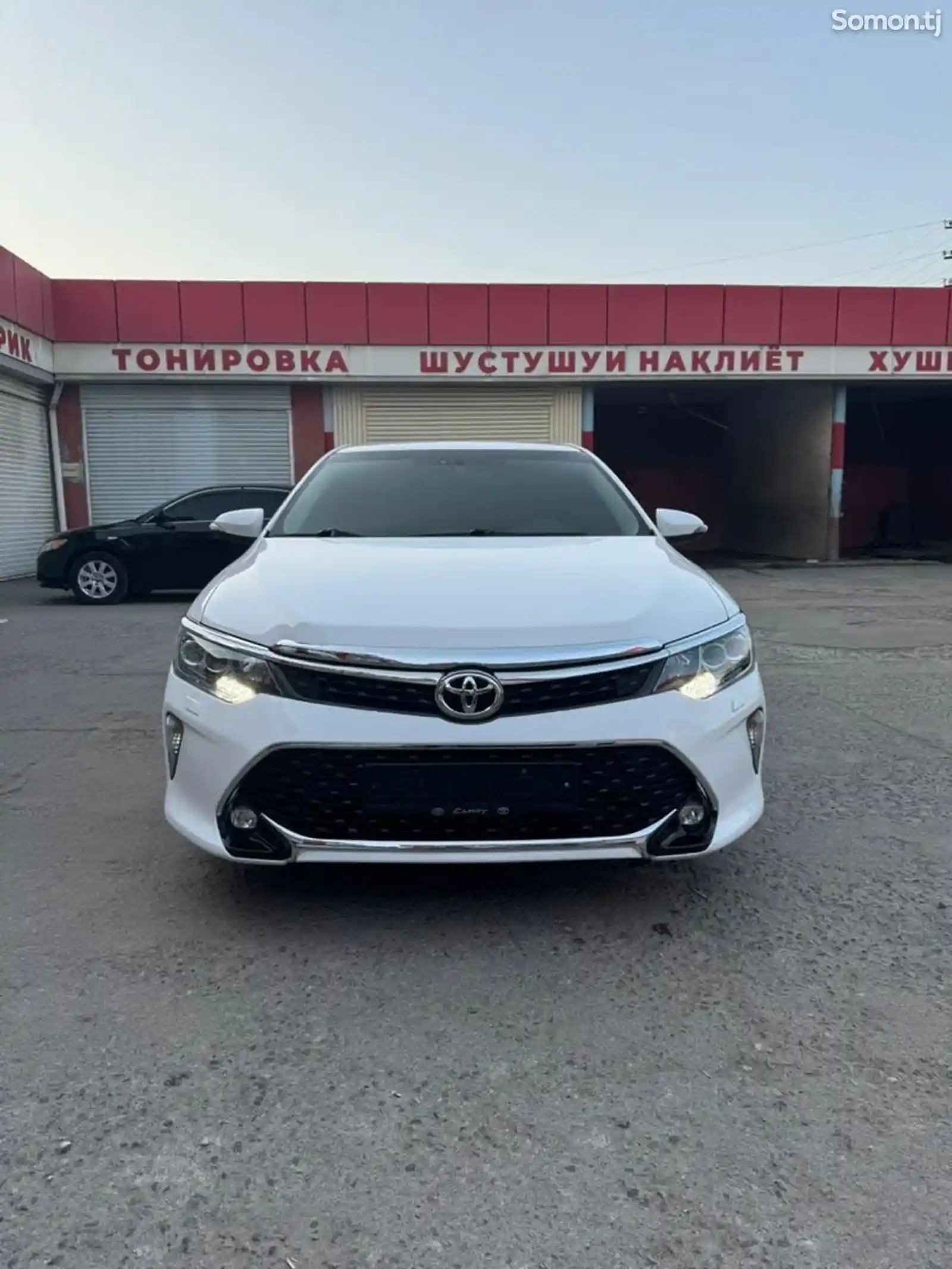 Toyota Camry, 2017-1