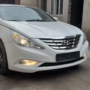 Hyundai Sonata, 2010