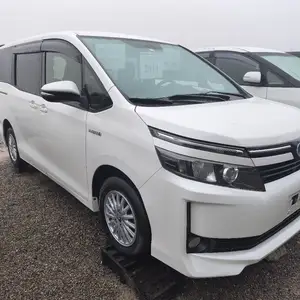 Toyota Voxy, 2014