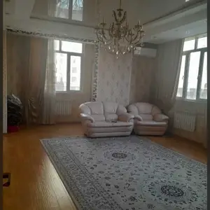 2-комн. квартира, 2 этаж, 76м², Дом печати