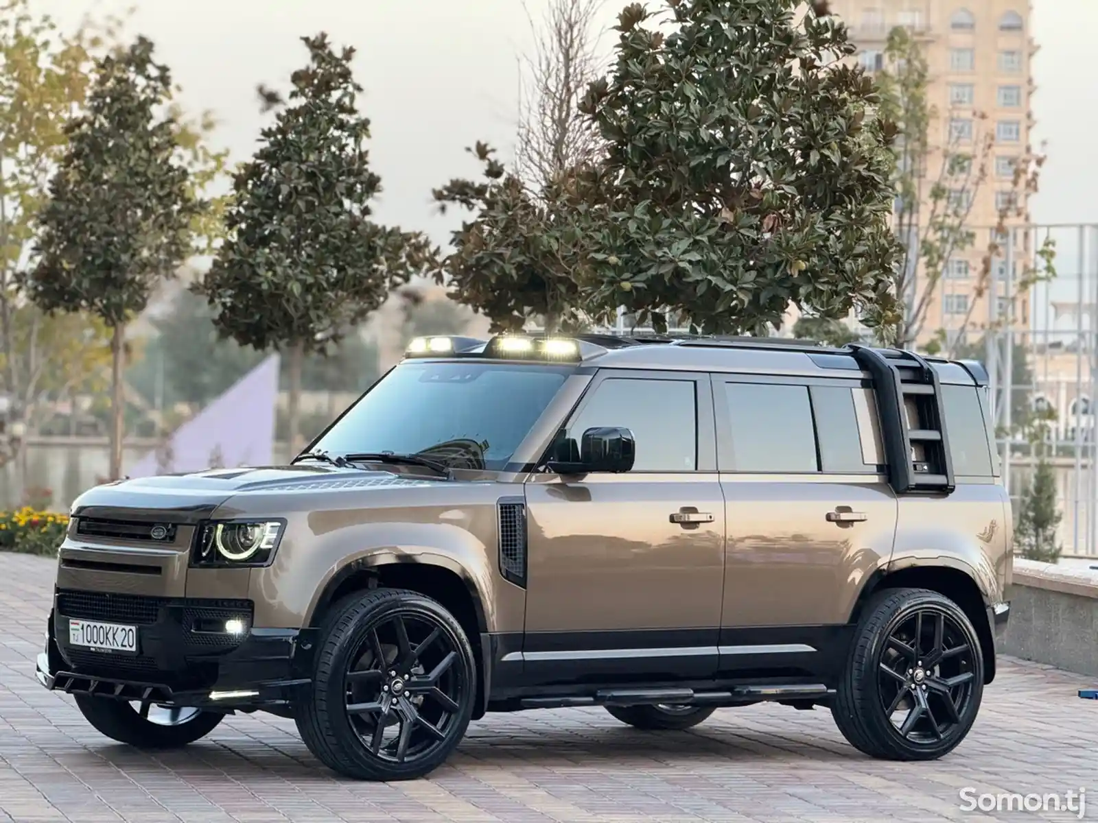 Land Rover Defender, 2021-13