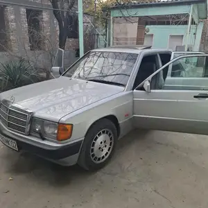 Mercedes-Benz W201, 1990