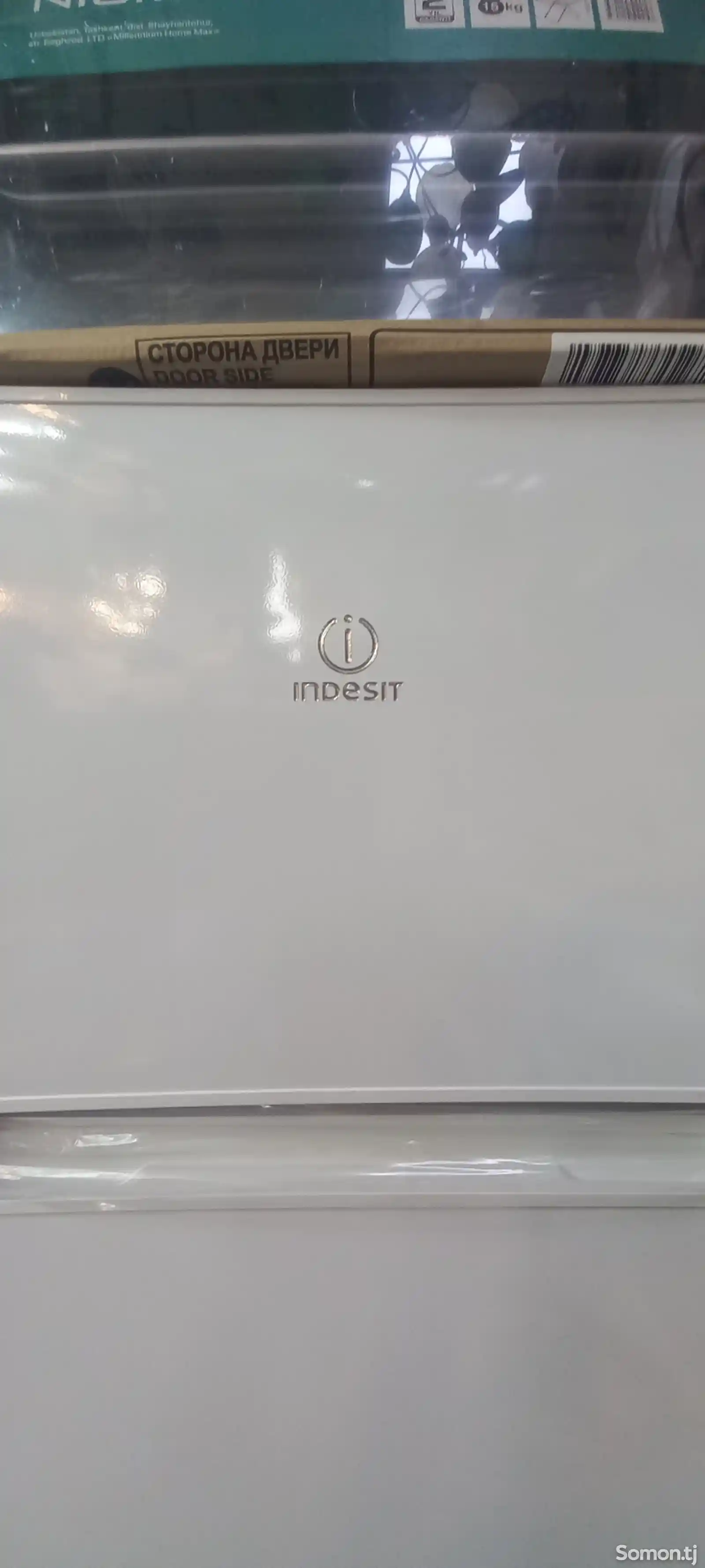 Холодильник Indesit-2