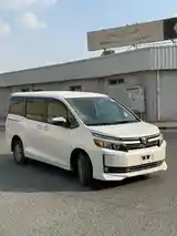 Toyota Voxy, 2015-2