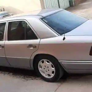 Mercedes-Benz W124, 1995