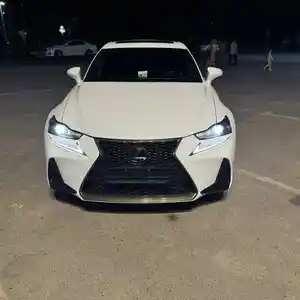 Lexus IS series, 2017