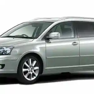 Лобовое стекло на Toyota Avensis