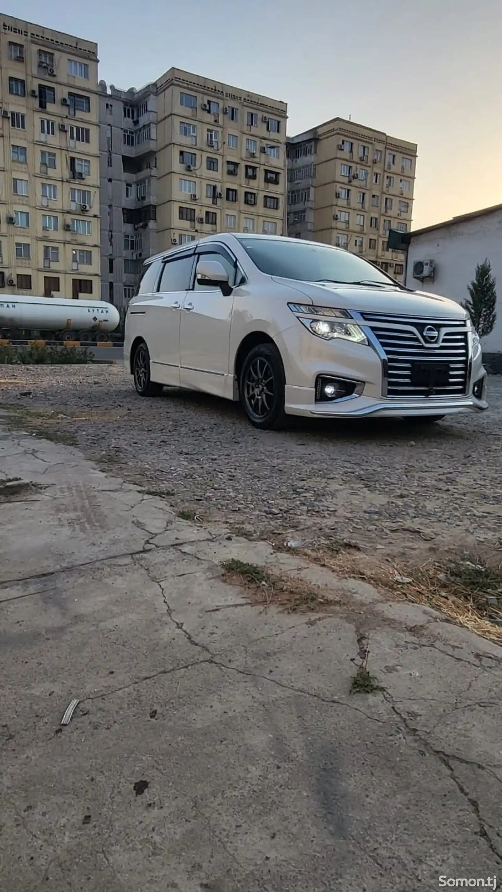 Nissan Elgrand, 2015-6