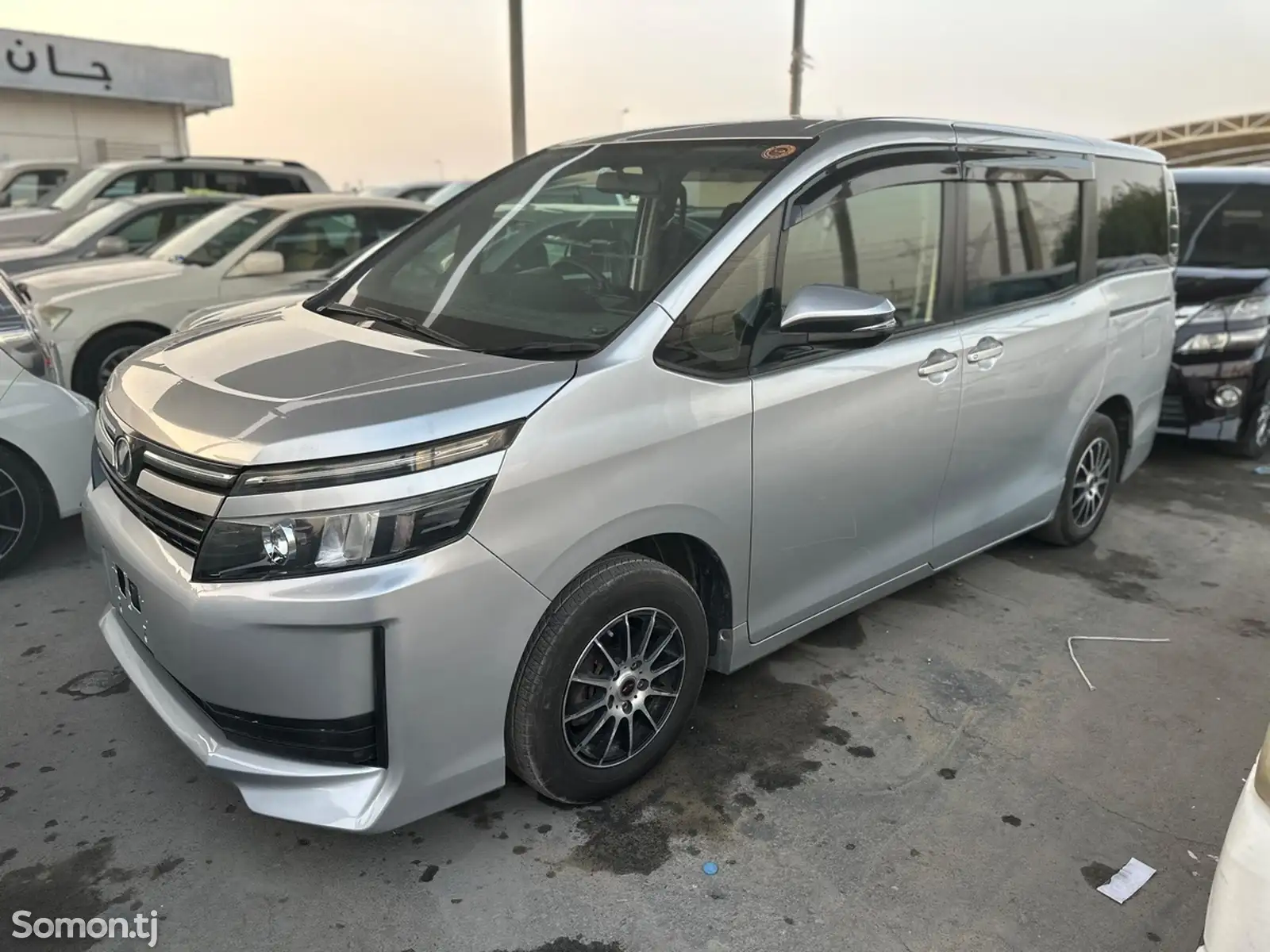 Toyota Voxy, 2014-2