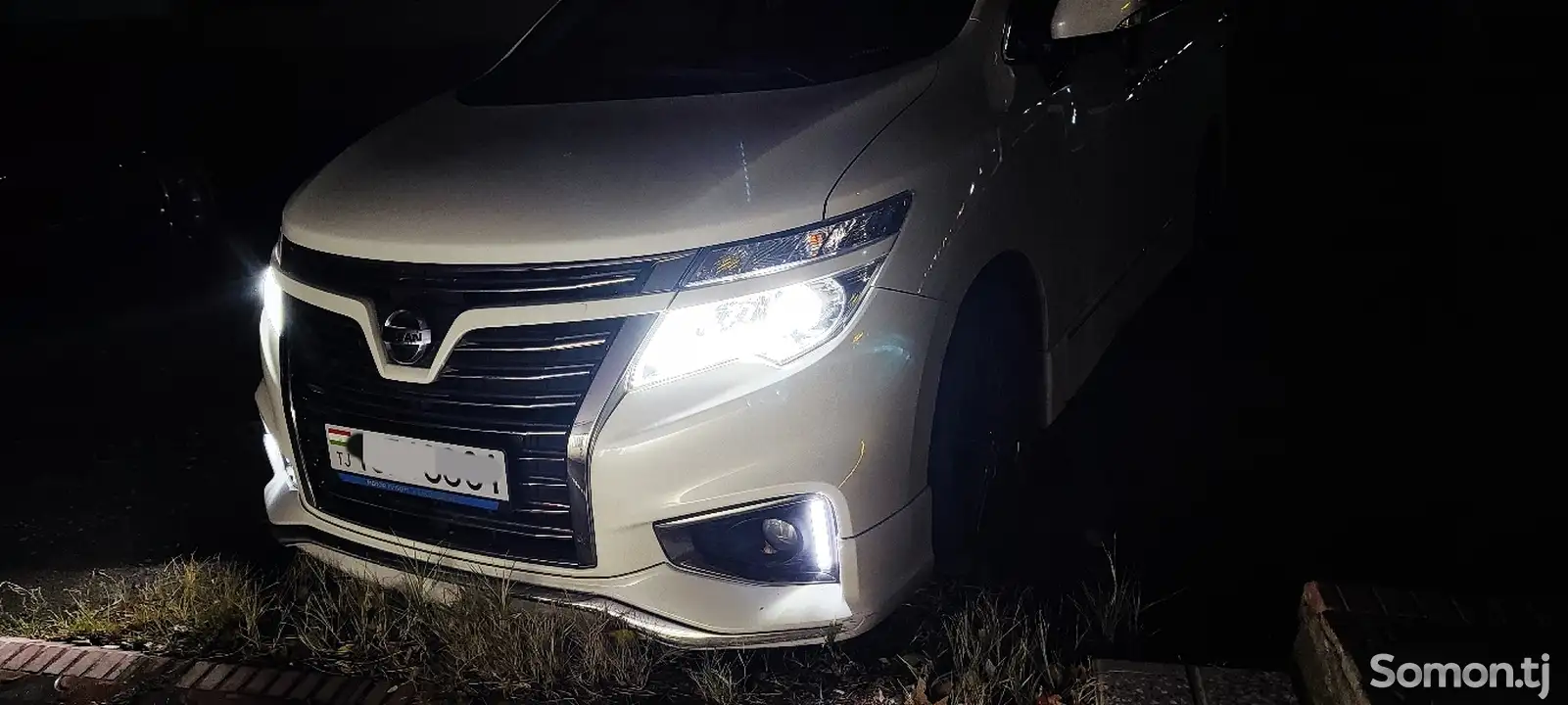 Nissan Elgrand, 2015-1