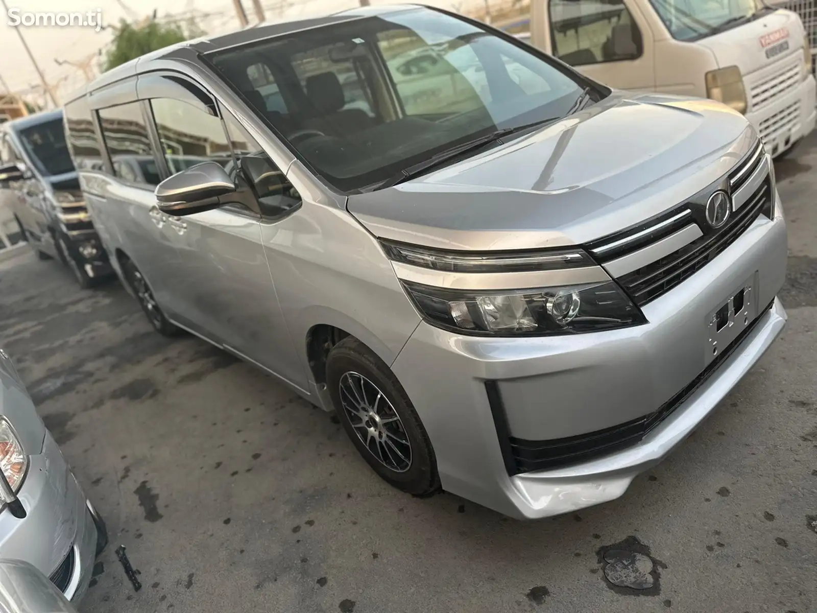 Toyota Voxy, 2014-1