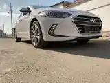 Hyundai Elantra, 2017-8