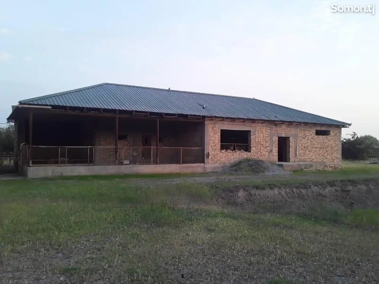 Продажа постройки с земельным участком 400 сот.,поселок Дехмой-3