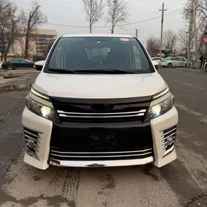 Toyota Voxy, 2014