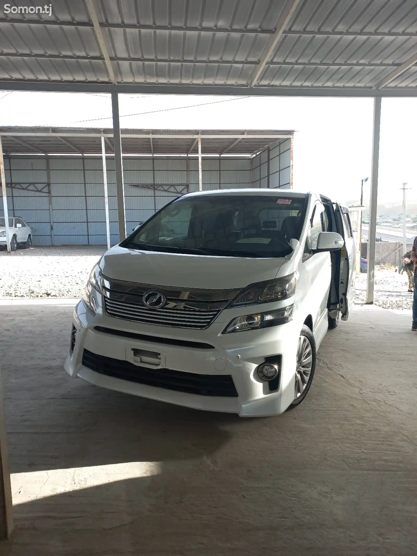 Toyota Vellfire, 2014-1