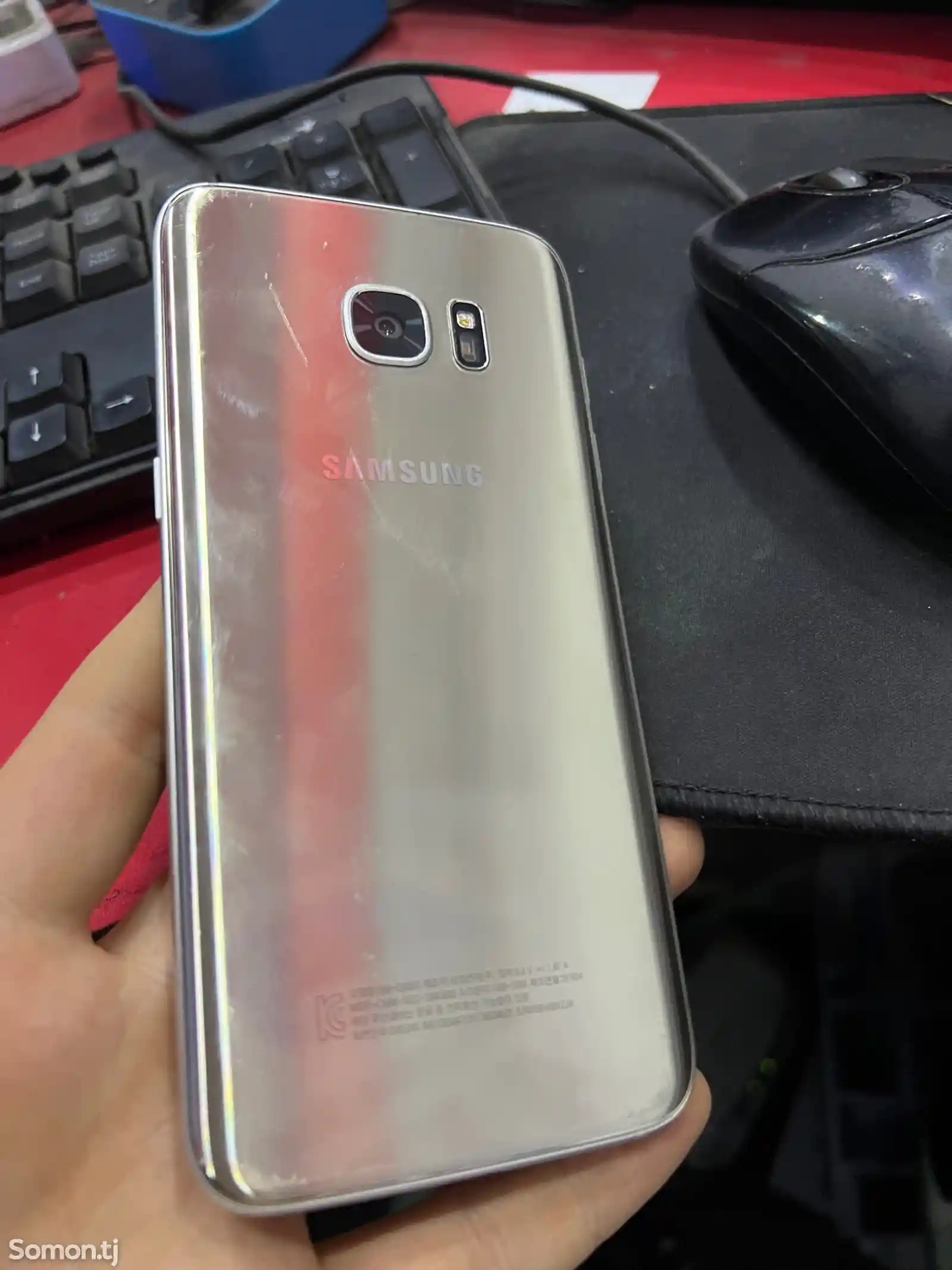 Samsung Galaxy S7 edge-2