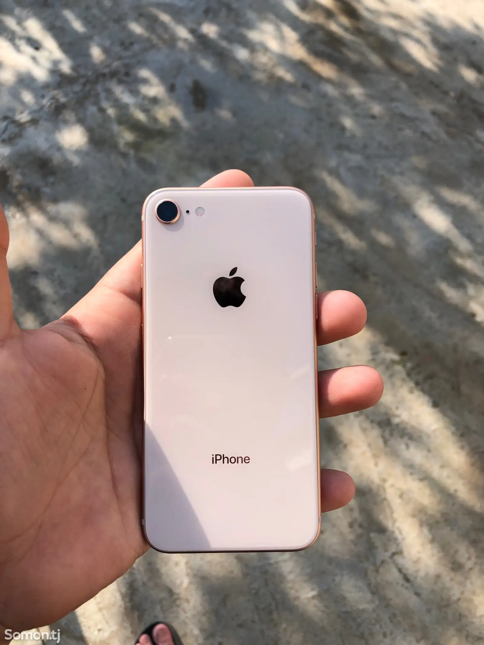 Apple iPhone 8, 64 gb, Gold-1