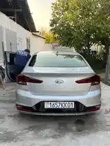 Hyundai Elantra, 2019-4