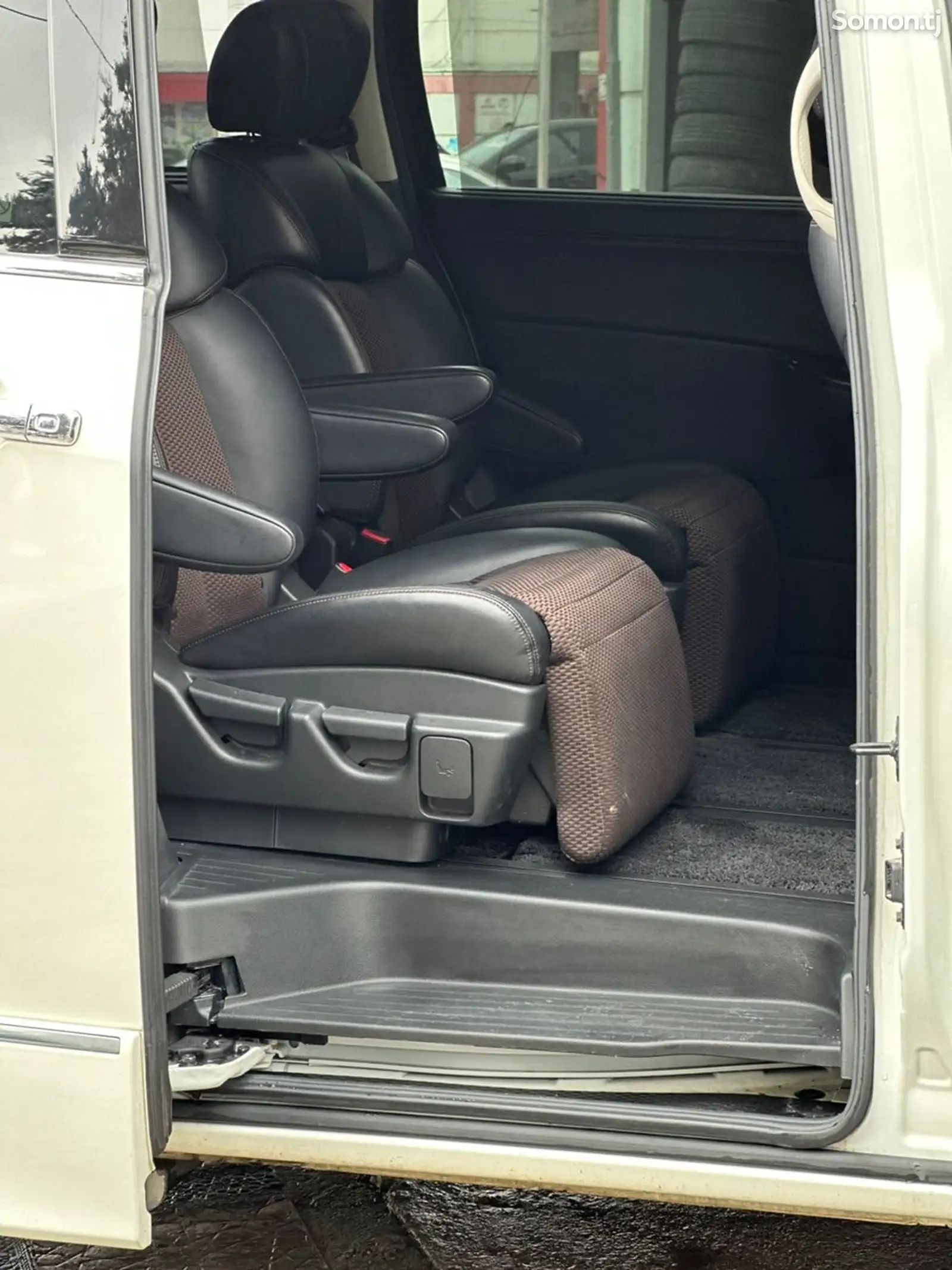 Nissan Elgrand, 2015-7