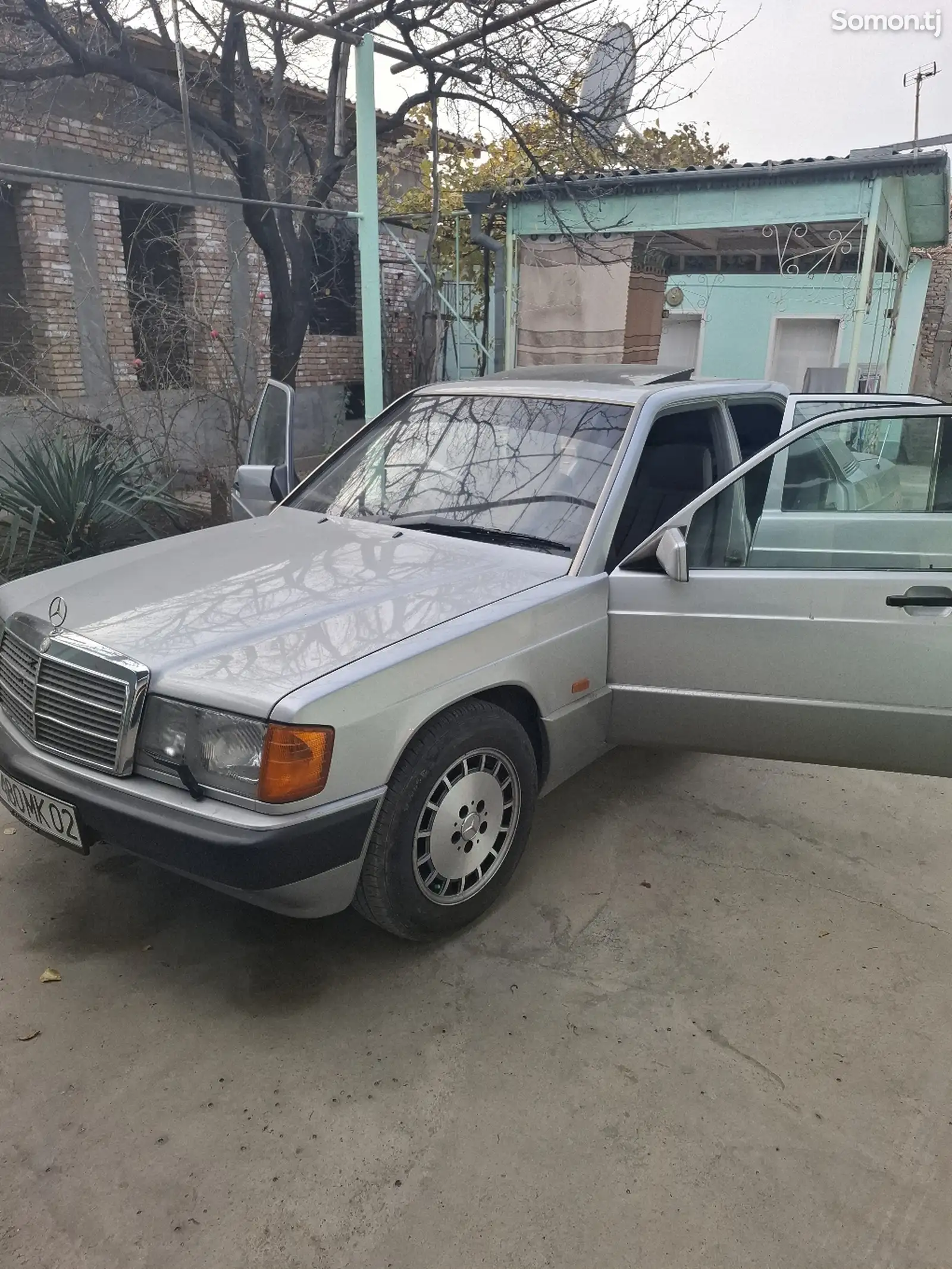 Mercedes-Benz W201, 1990-1