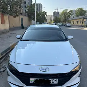 Hyundai Elantra, 2022