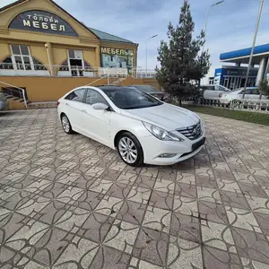 Hyundai Sonata, 2010